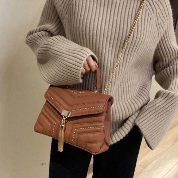 Just In! 🆕 LYON Quilted Tassel Crossbody - Picture 5 of 8